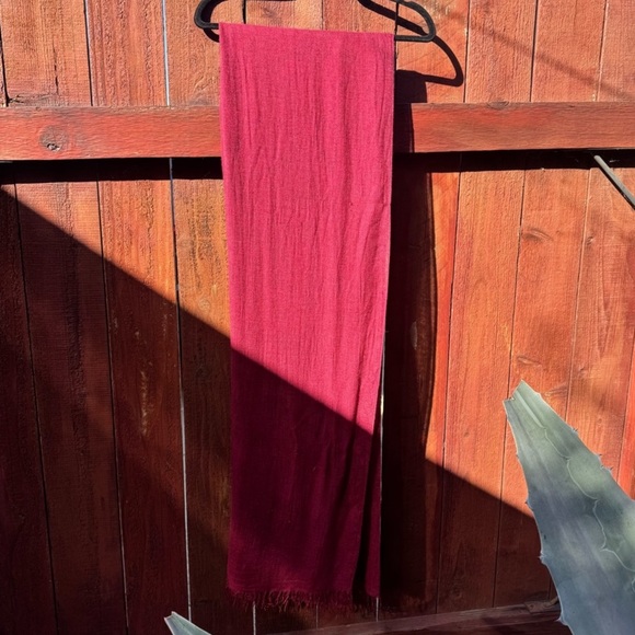 Isabel Marant soft scarf in burgundy - Picture 8 of 10